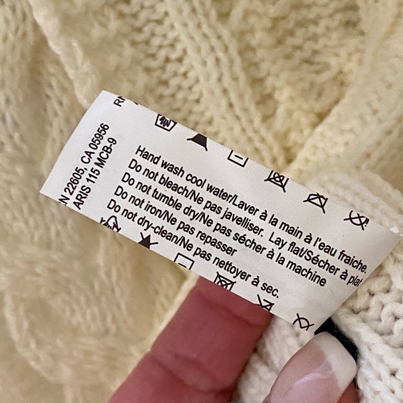 NWT Isotoner scarf - Picture 3 of 7